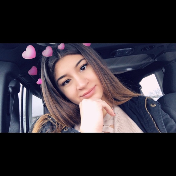 Meet your Posher, Daniela - Picture 2 of 3